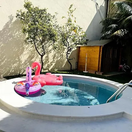 Unique Au Coeur Du Vieil Antibes, Superbe Avec Jardin Et Piscine